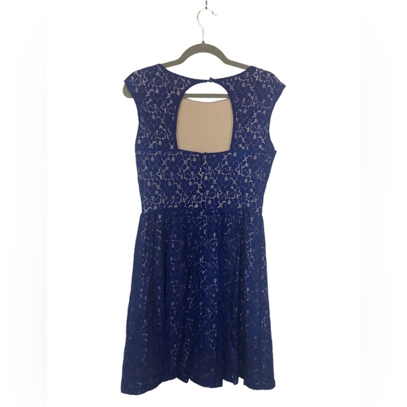 Enfocus Studio Dress Open Back Royal Blue Lace Fitted Waist Sleeveless Lined - Picture 2 of 9